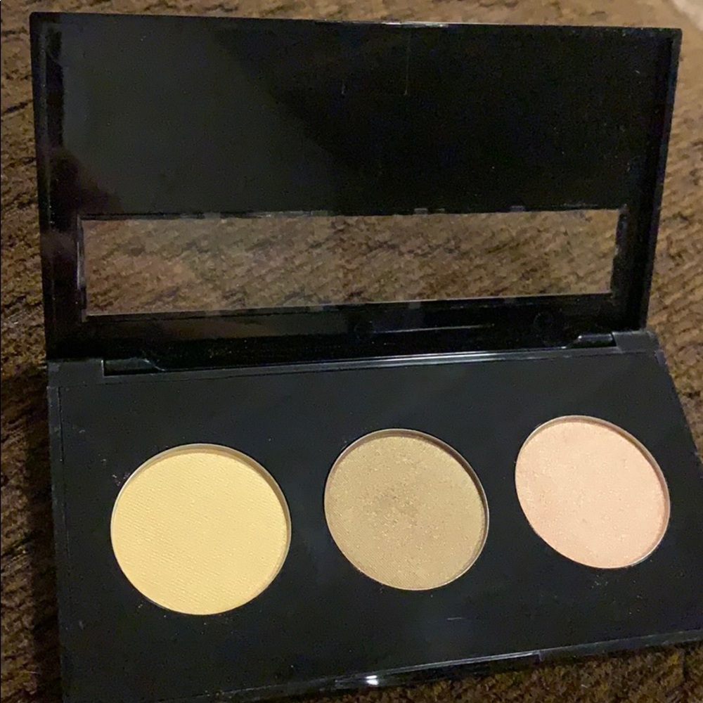 Stila - Picture 2 of 3